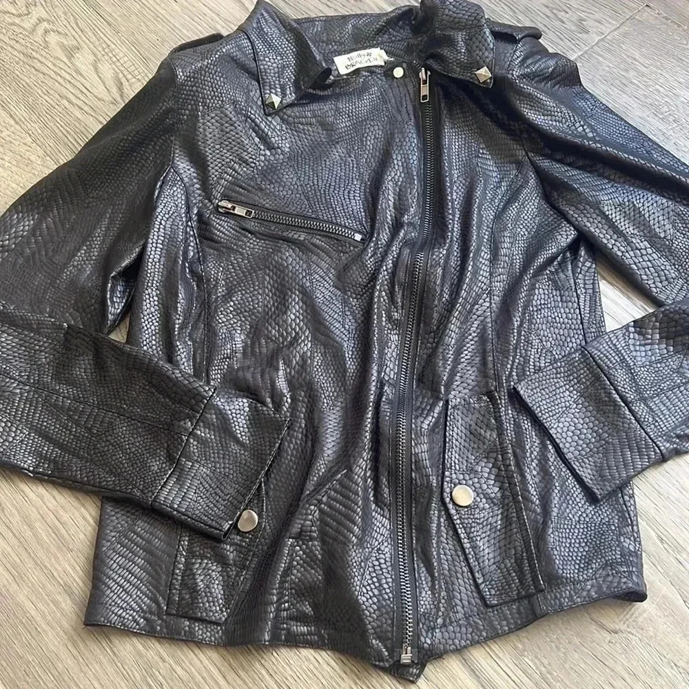 🔥molly Bracken🔥 | Black snakeskin pattern light  jacket - Picture 2 of 12